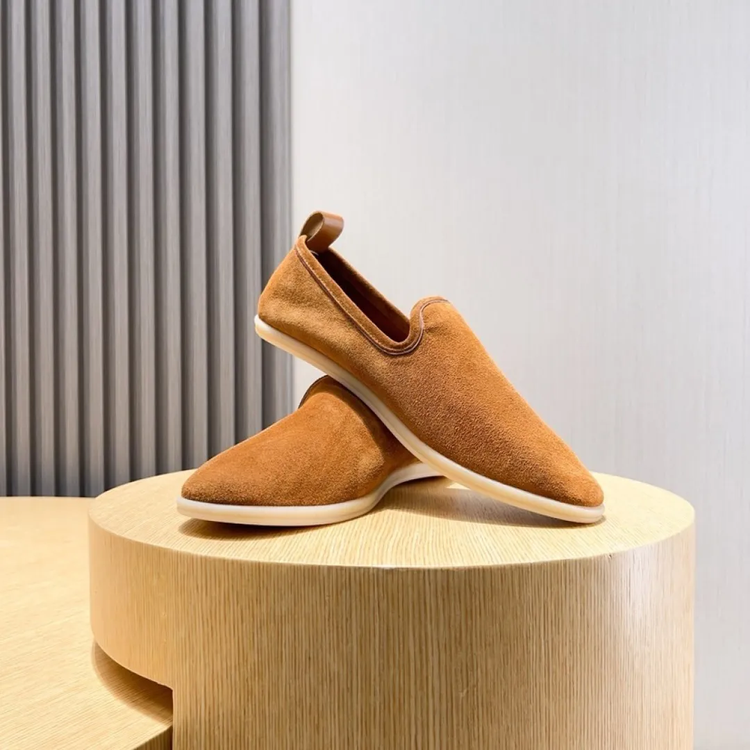 Men's shoes 400💰[loro piana] 2025 new moccasins, popular casual sneakers for street men. The shoes are made of first-layer suede leather uppers with rubber soles, a classic. The complex craftsmanship and meticulous structure make the shoes light and soft, allowing you to walk comfortably and freely. Perfect for summer wear. Yardage: 38-45.